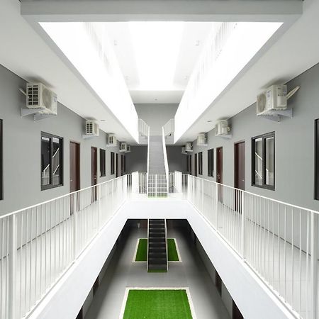 Reddoorz Plus Near Jiexpo Kemayoran Jacarta Exterior foto