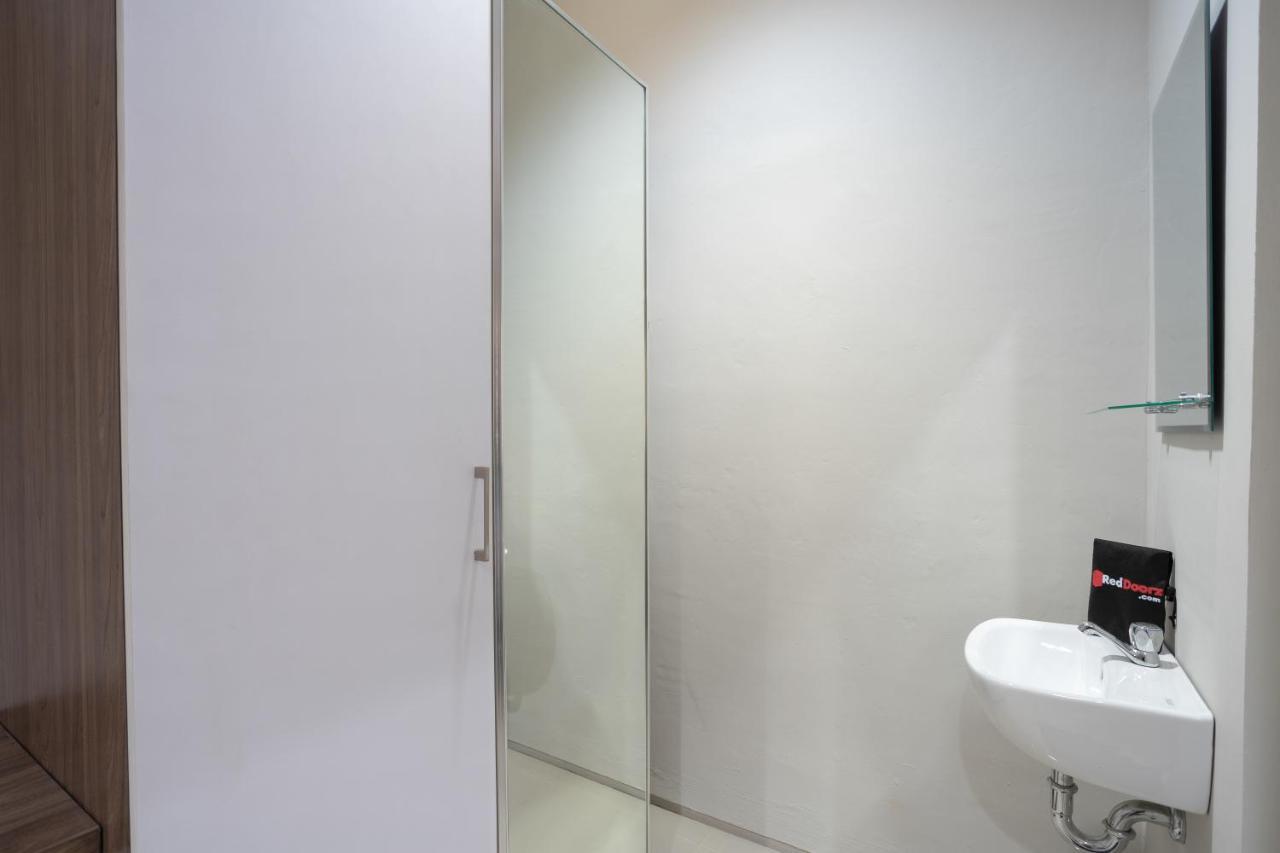 Reddoorz Plus Near Jiexpo Kemayoran Jacarta Exterior foto