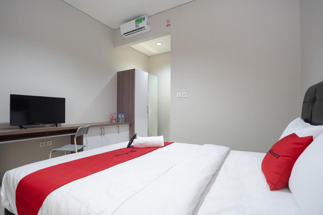 Reddoorz Plus Near Jiexpo Kemayoran Jacarta Exterior foto