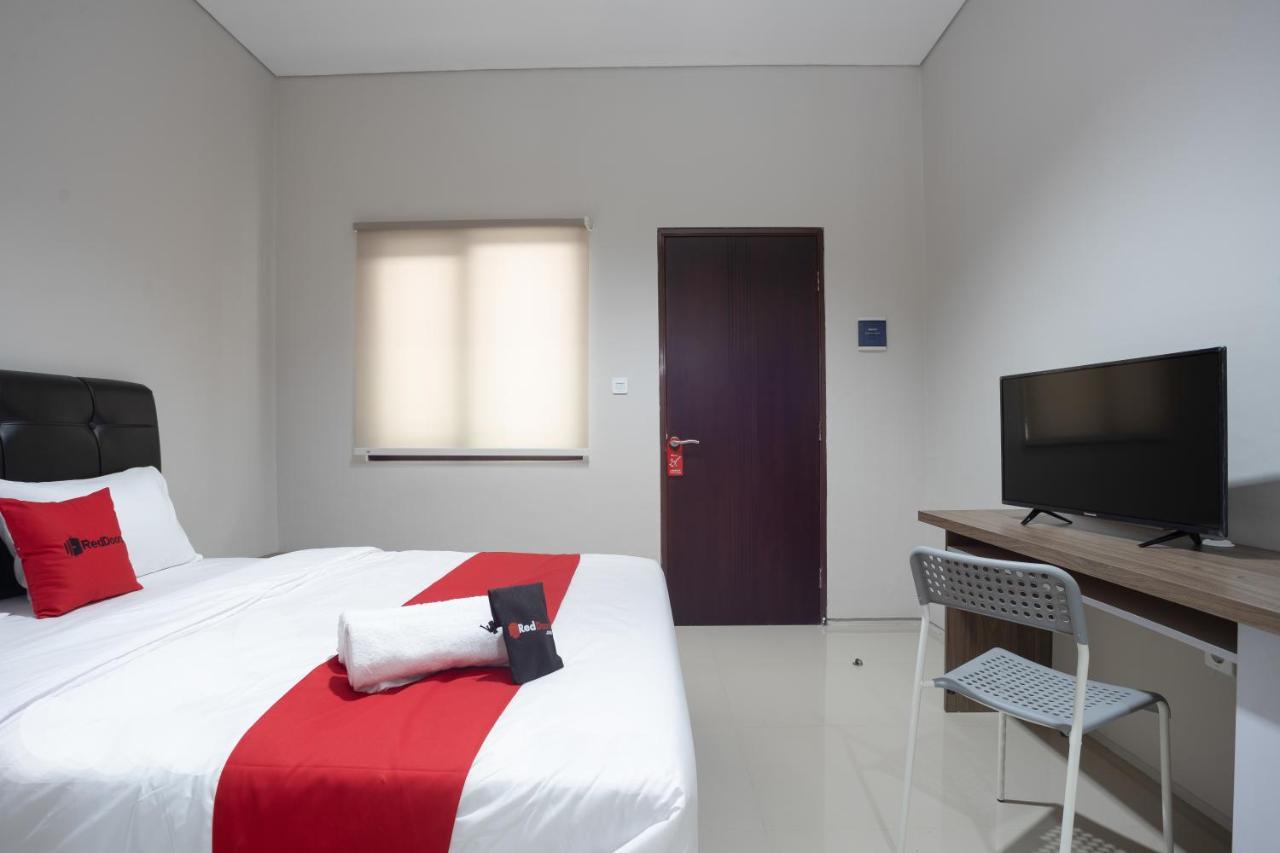 Reddoorz Plus Near Jiexpo Kemayoran Jacarta Exterior foto
