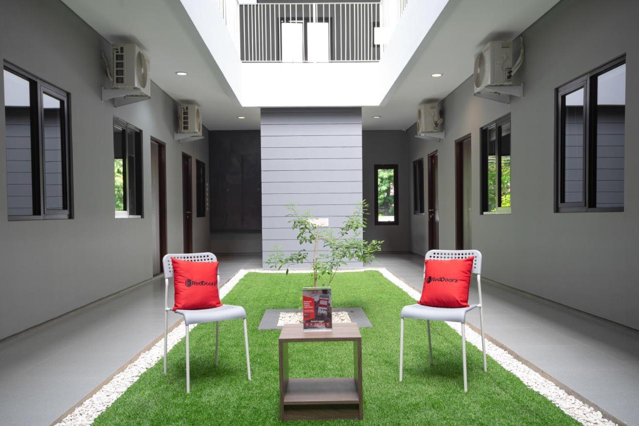 Reddoorz Plus Near Jiexpo Kemayoran Jacarta Exterior foto
