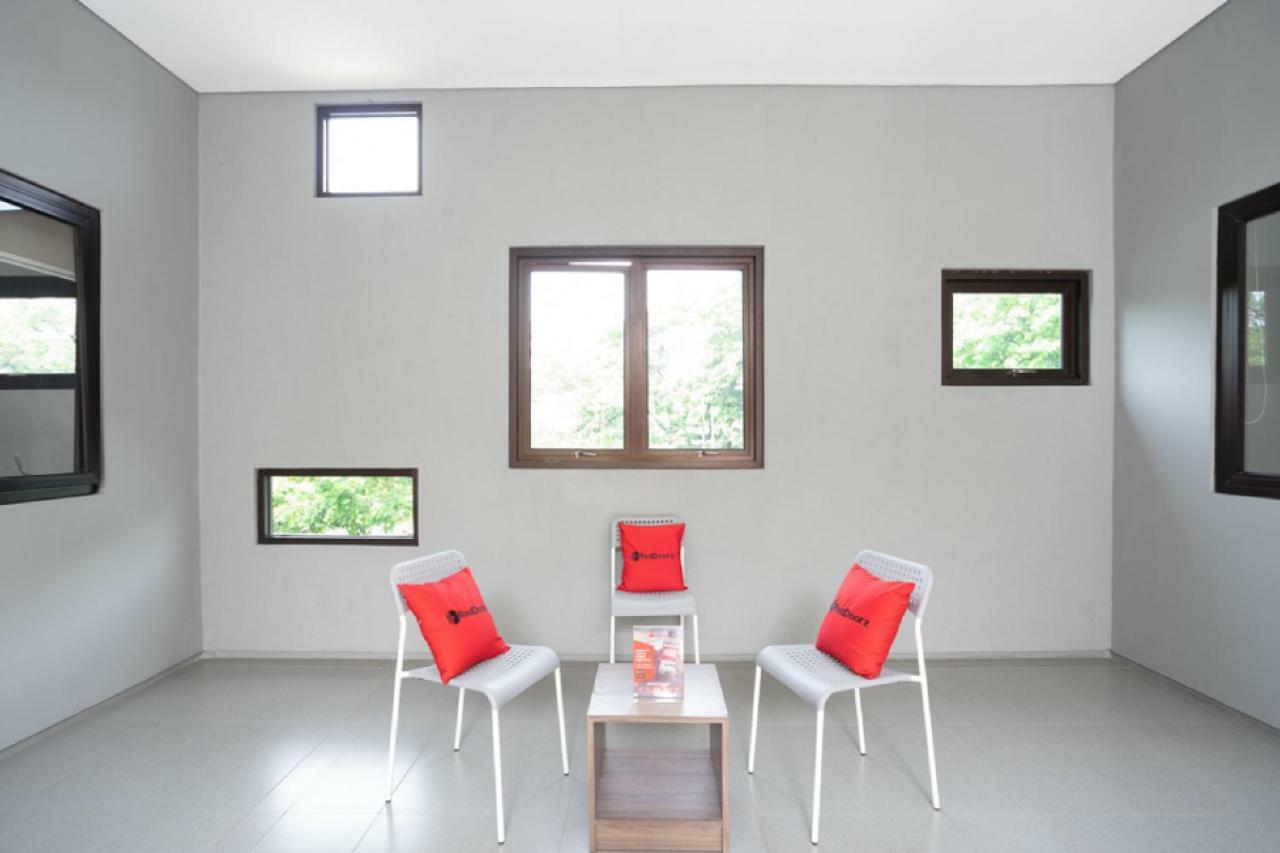 Reddoorz Plus Near Jiexpo Kemayoran Jacarta Exterior foto